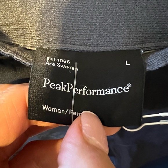 Peak performance tracking pants size L like new - Picture 6 of 6